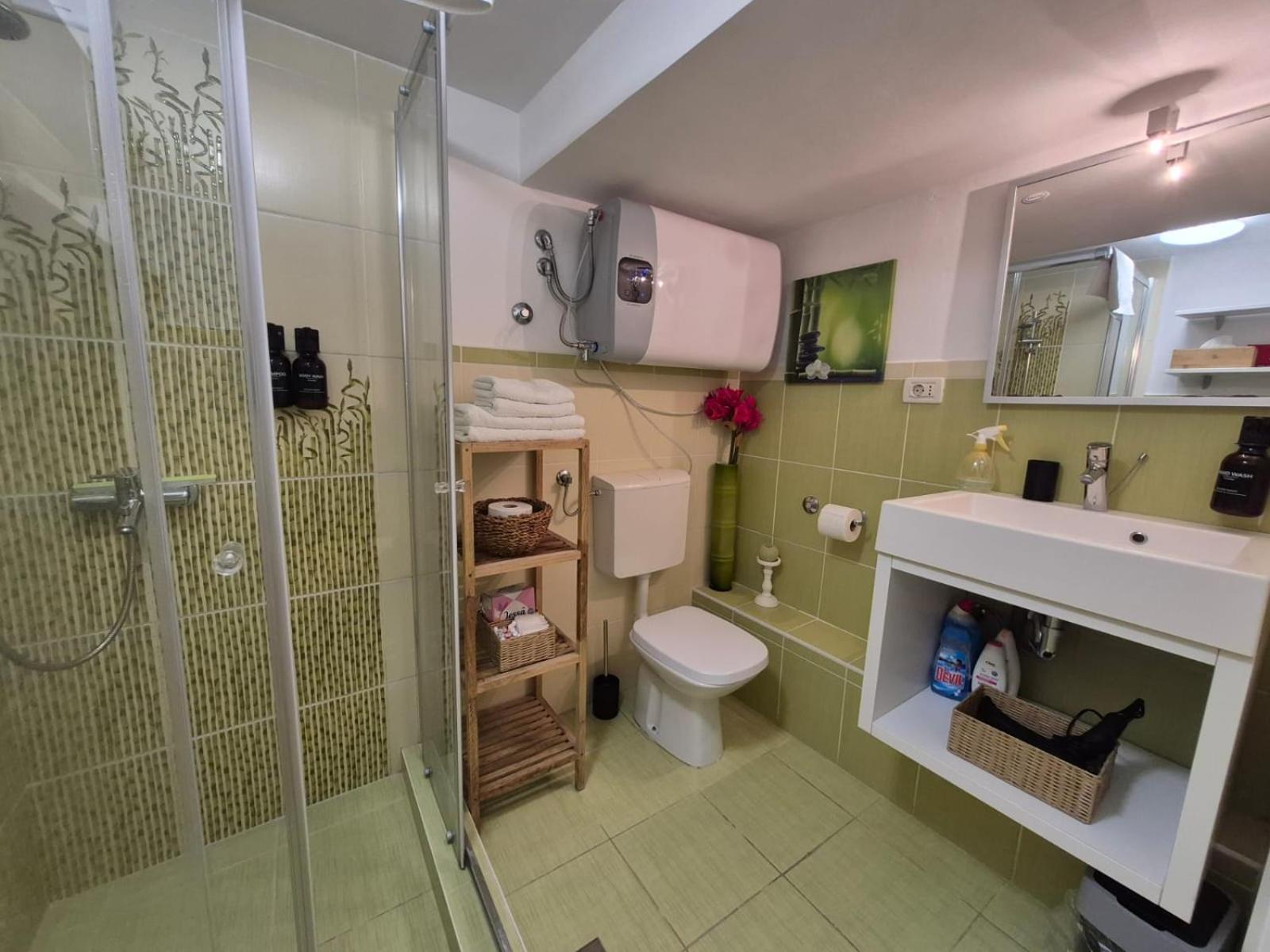 Apartma Erik Apartment *